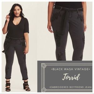 Torrid VTG Boyfriend Jeans Floral Embroidery 18R🔥